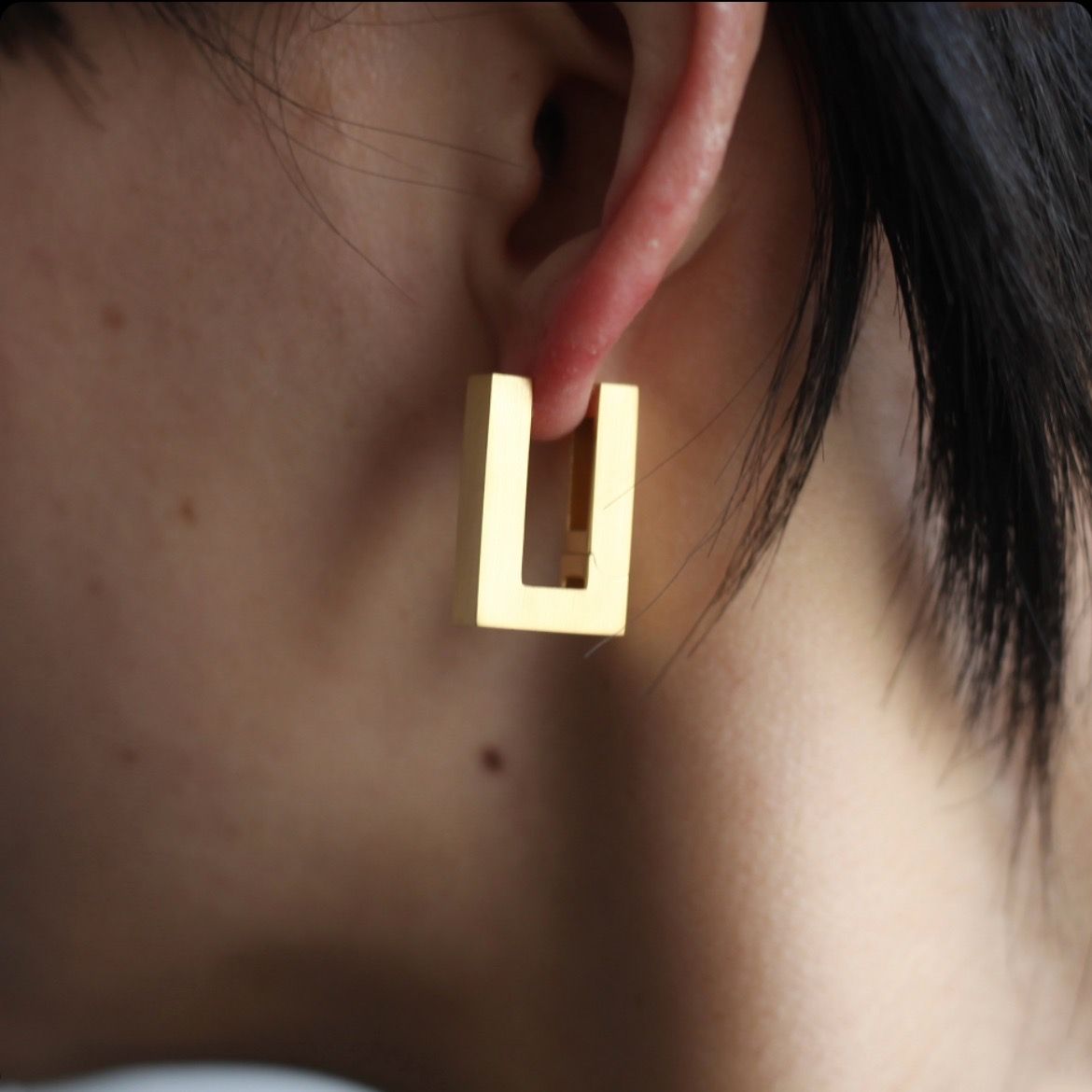 TOMWOOD - 【残り一点】Square Hoops Satin(GOLD) | ACRMTSM ONLINE STORE