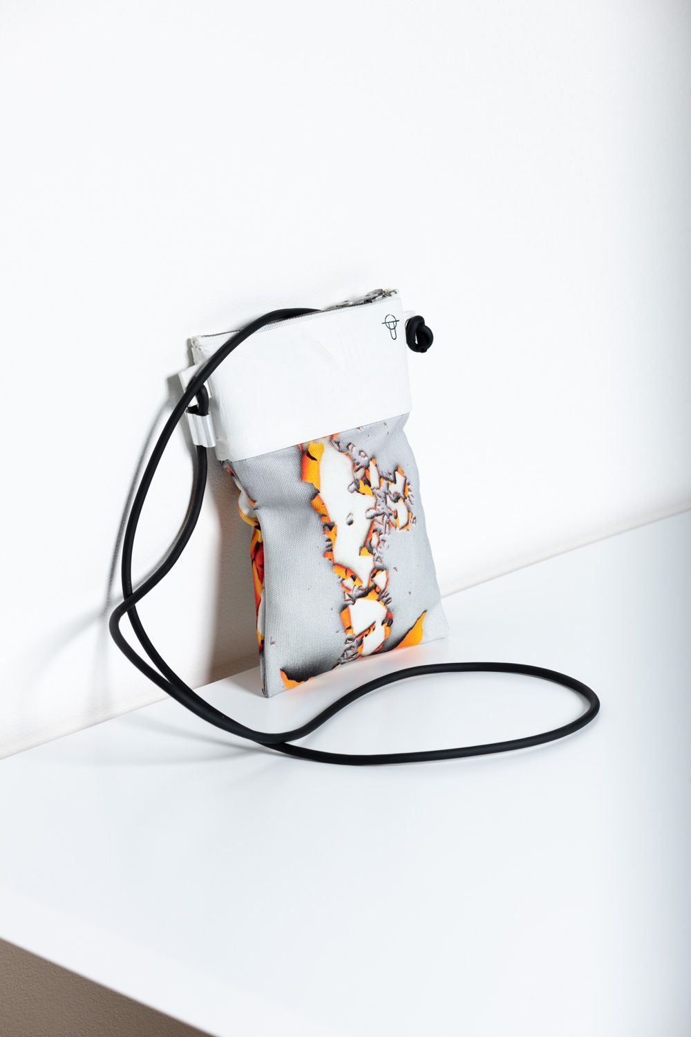 KAGARI YUSUKE - 【お取り寄せ可能】壁布サコッシュ[松本] | BONITA