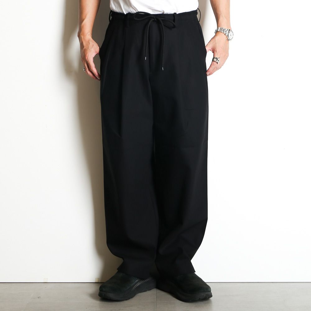 MARKAWARE - DOUBLE PLEATED EASY TROUSERS - BLACK / オーガニック