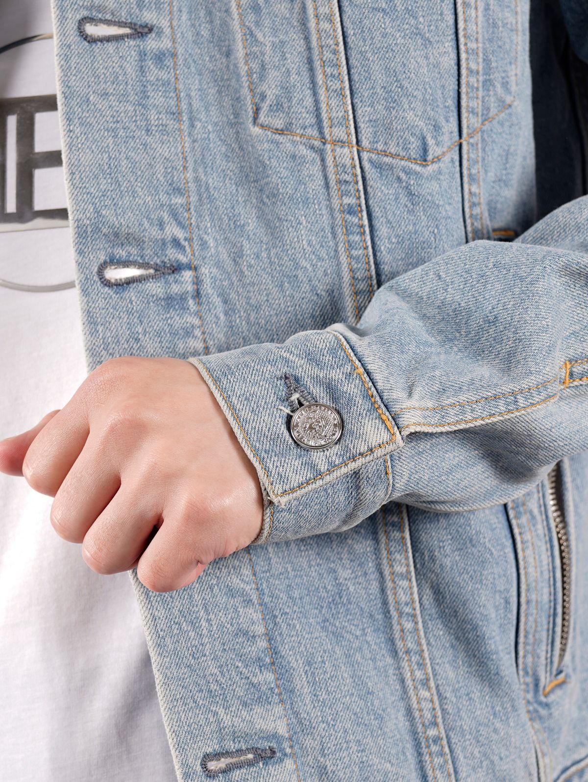 BALMAIN - DENIM JACKET WITH COIN EMBROIDERED BACK / デニム
