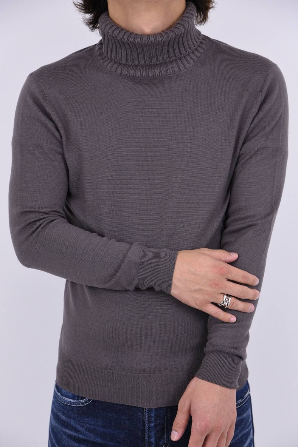 Cruciani - ウールタートルネックニット チャコールグレー | gossip