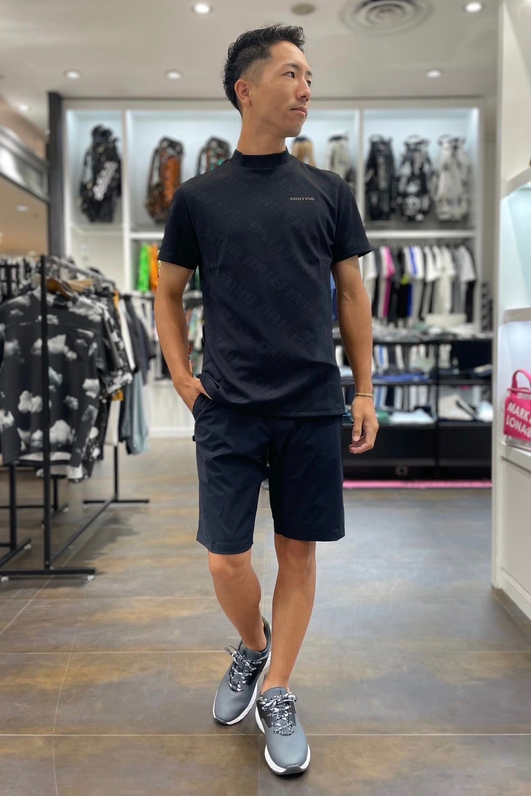 BRIEFING】 総柄が目を惹く半袖モックネックコーディネート | 12309