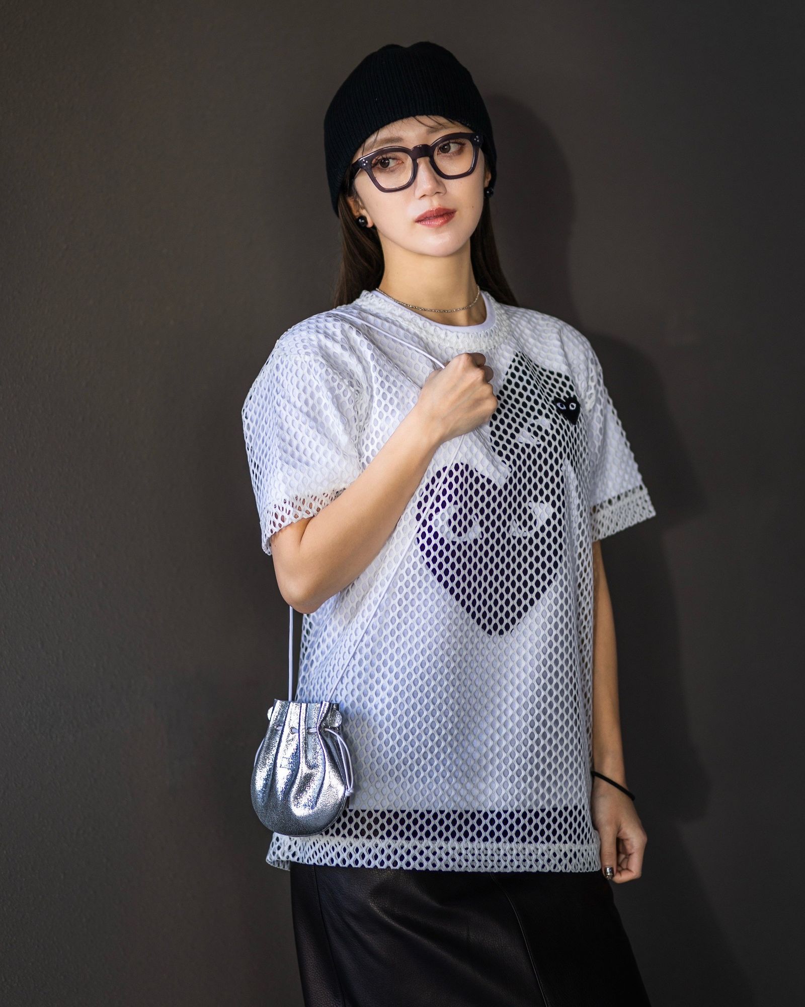 PLAY COMME des GARCONS BLACKエンブレムメッシュTシャツ style