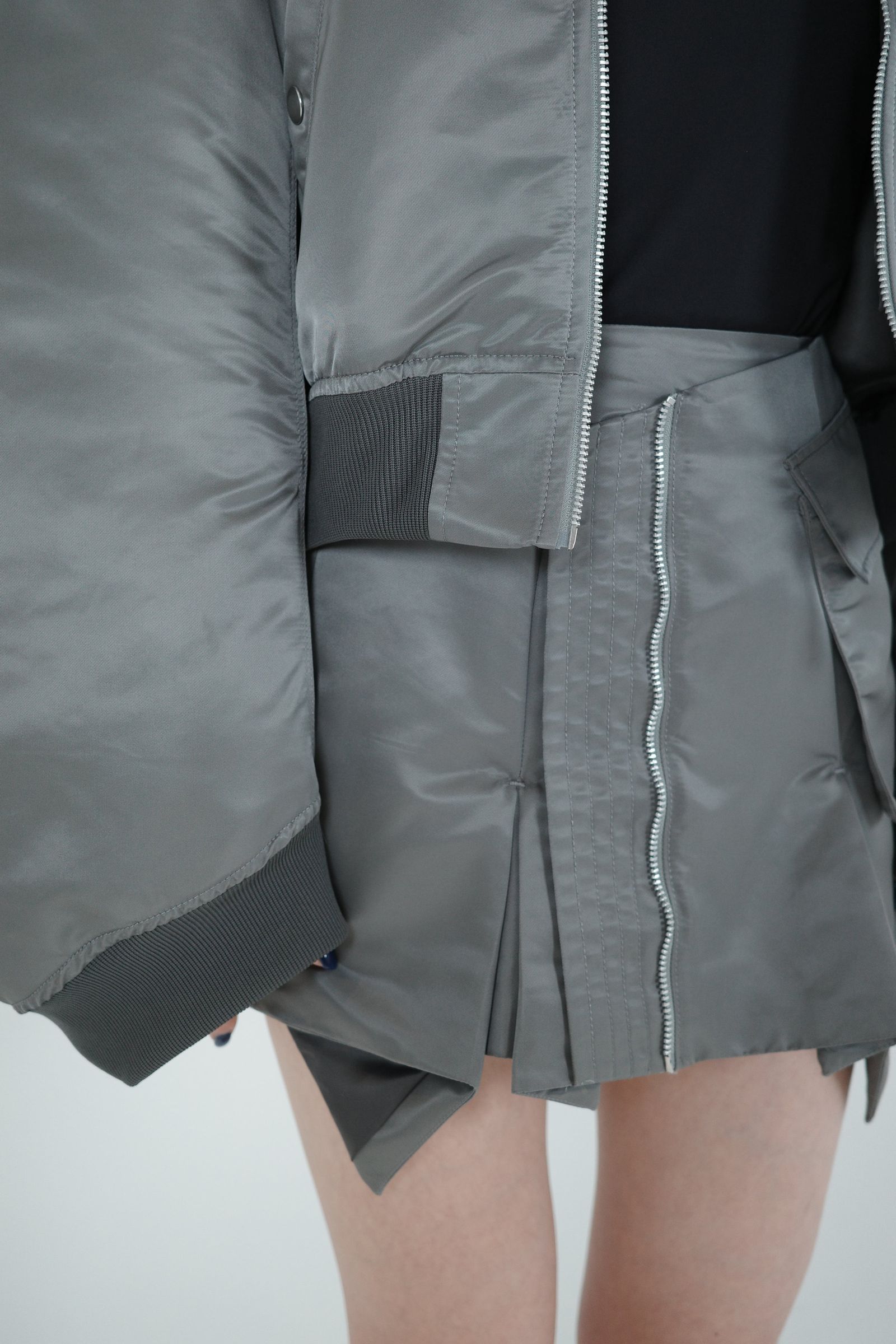 ESIÓ - Nylon MA-1 skirt (グレー) | Sir online store / サー