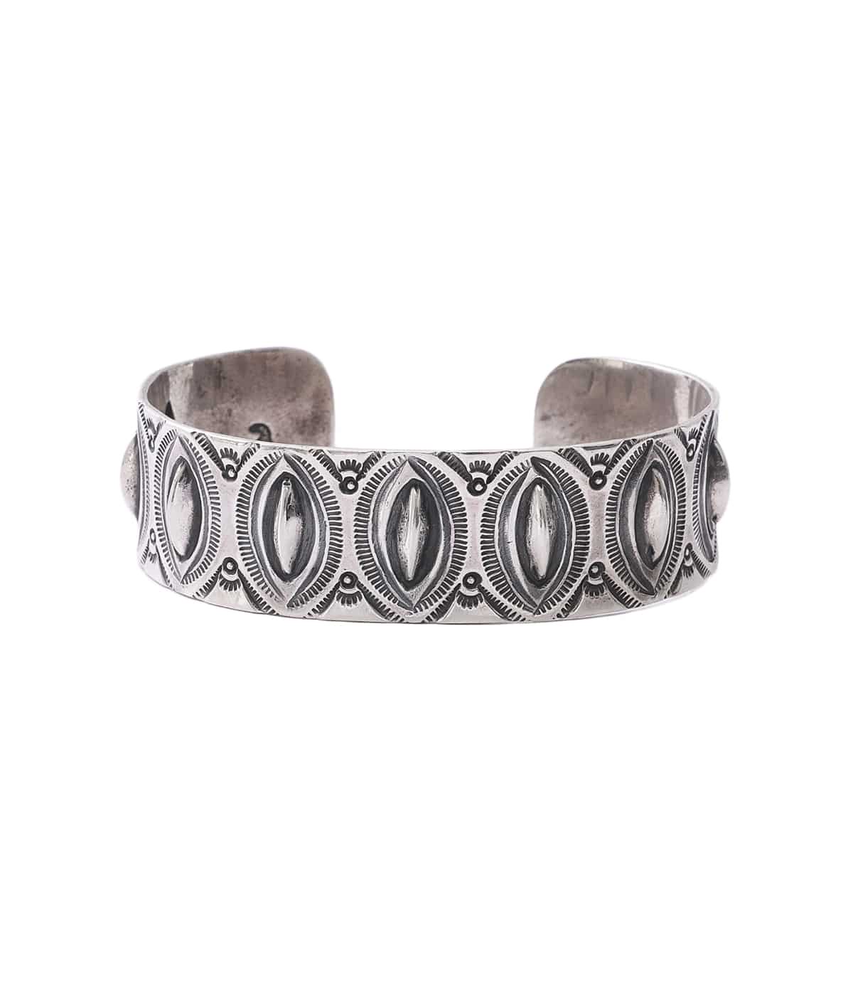 VERTICAL LEAF REPOUSSE BANGLE | LARRY SMITH(ラリースミス