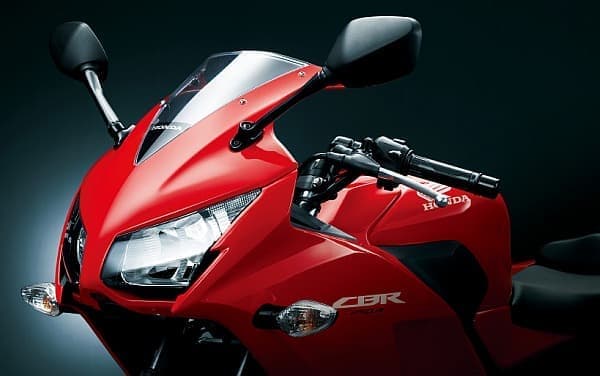 ホンダ、「CBR250R」の外観を一新 ― MotoGP イメージの「CBR250 ＜ABS