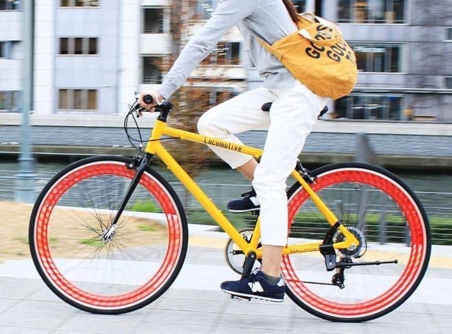 穴空きリムの自転車で街を走ろう ― 700Cアルミクロスバイク