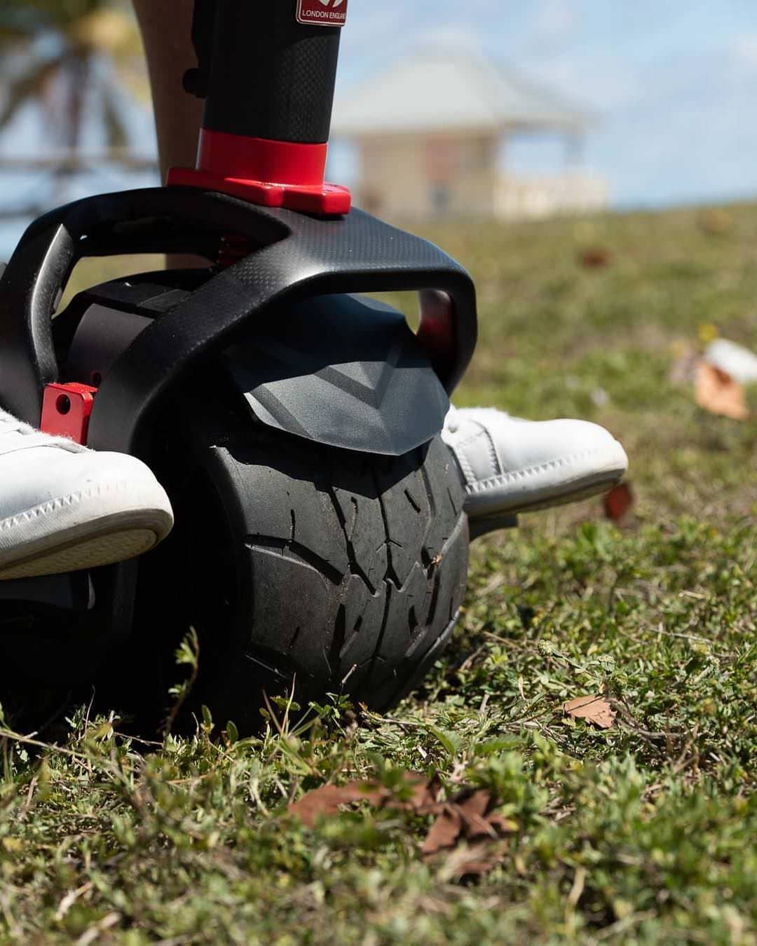 オフロードも走れるセグウェイタイプの乗り物「Kiwano K01＋」 [えん乗り]