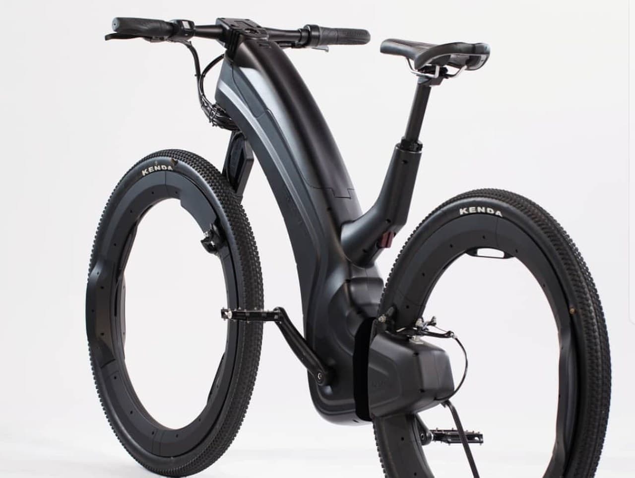 ホイール内には荷物を載せる ― スポークもハブも無いE-bike「Reevo