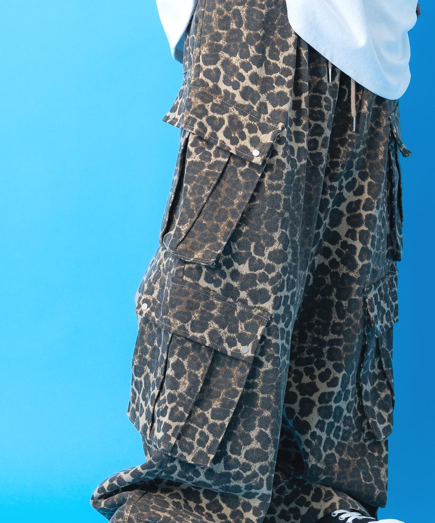 レオパードコットン4連スラントサイドポケットワイドカーゴパンツ
