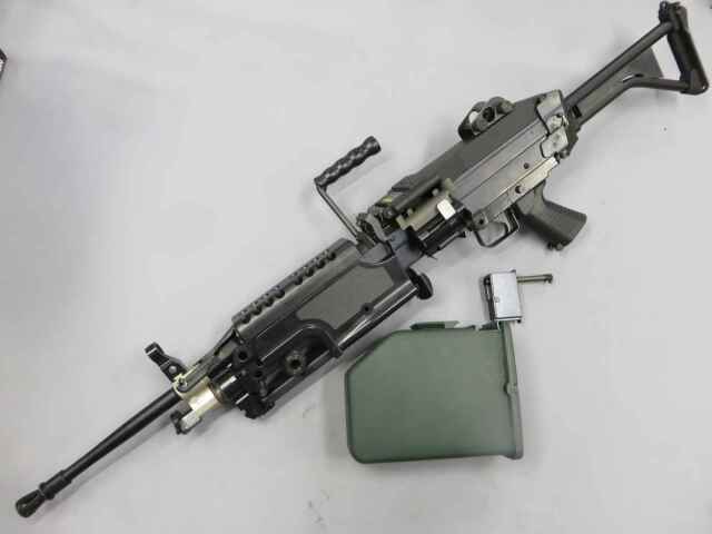 TOP】M249 MINIMI 自衛隊Ver / R2500BOXマガジン付き