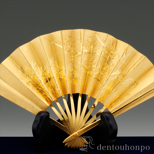 送料無料】 純金 扇子 松竹梅 B 10号・320g / 光則（金工芸） 高級