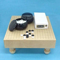 高級囲碁盤セット 新桂3寸足付一枚板碁盤と新生梅碁石（約8mm厚）とP