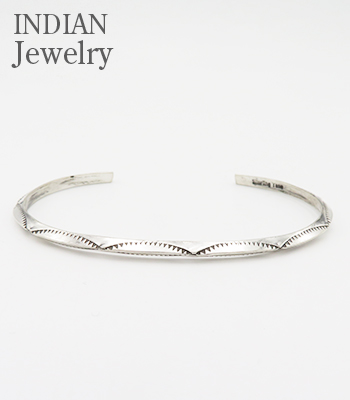 INDIAN JEWELRY ナバホ族|エレイン・タへ|トライアングル|スタンプ