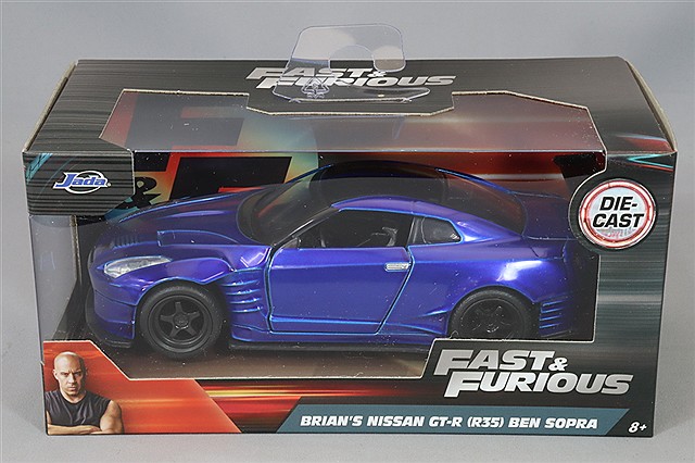 JADA 1/24 ブライアン 日産 スカイライン GT-R (R35) キャンディ