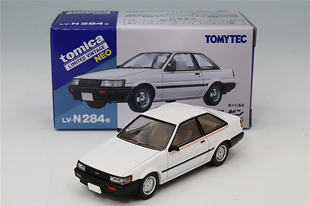 トミカリミテッドヴィンテージ NEO 1/64 日産 スカイライン 4ドア