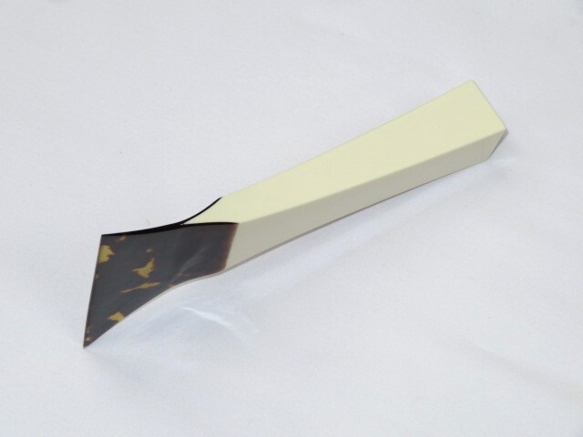 津軽三味線 特上レベル 大きめ 一枚甲 本鼈甲 撥 幅約14cm べっ甲 高級