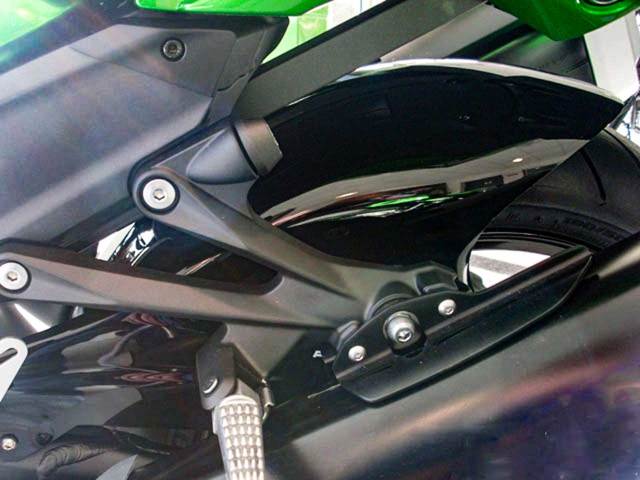 P&A International インナーリアフェンダー Kawasaki ZZR1400 / ZX-14R