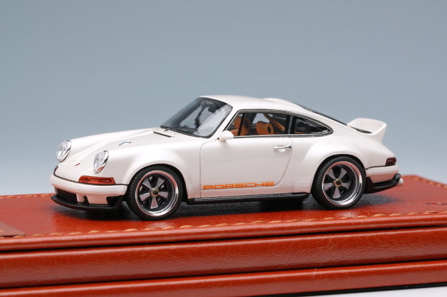 タイタン64 TM004A 1/64 シンガー DLS パールホワイト (限定400台)