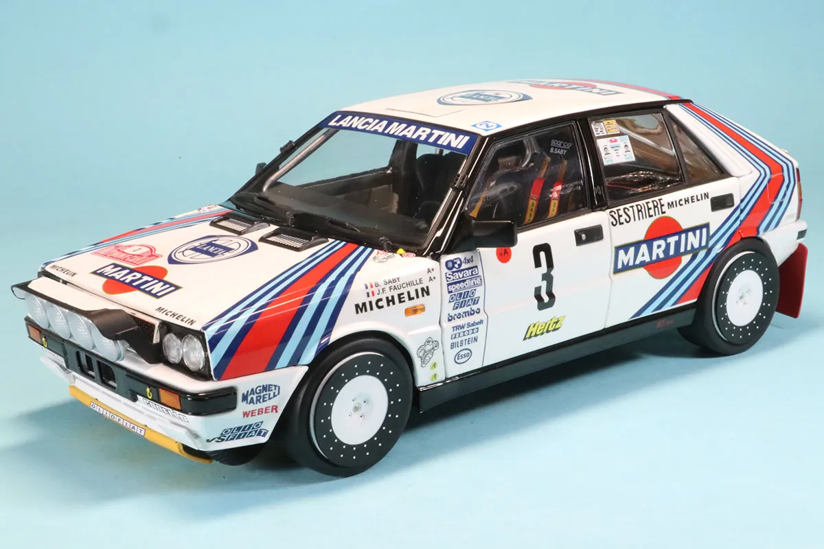 京商 1/18 ランチア デルタ HF 4WD モンテカルロ ラリー ウィナー 1988