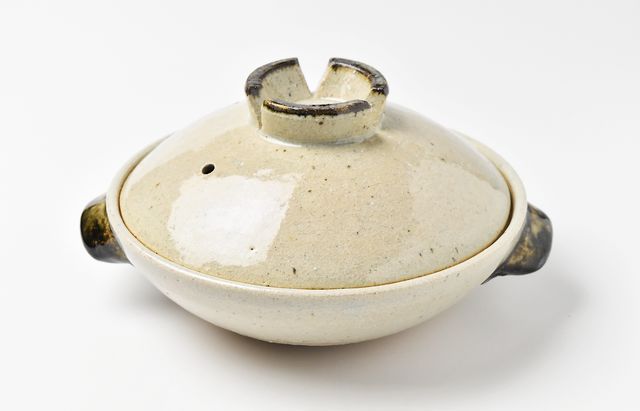 伊賀焼土楽 蓋付黒鍋 尺二 ｜ 暮らしのうつわ花田 和食器 通販