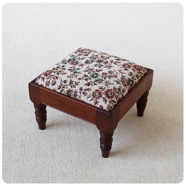 フランスアンティーク 花柄刺繍シャビーなフットスツールデコラティブ