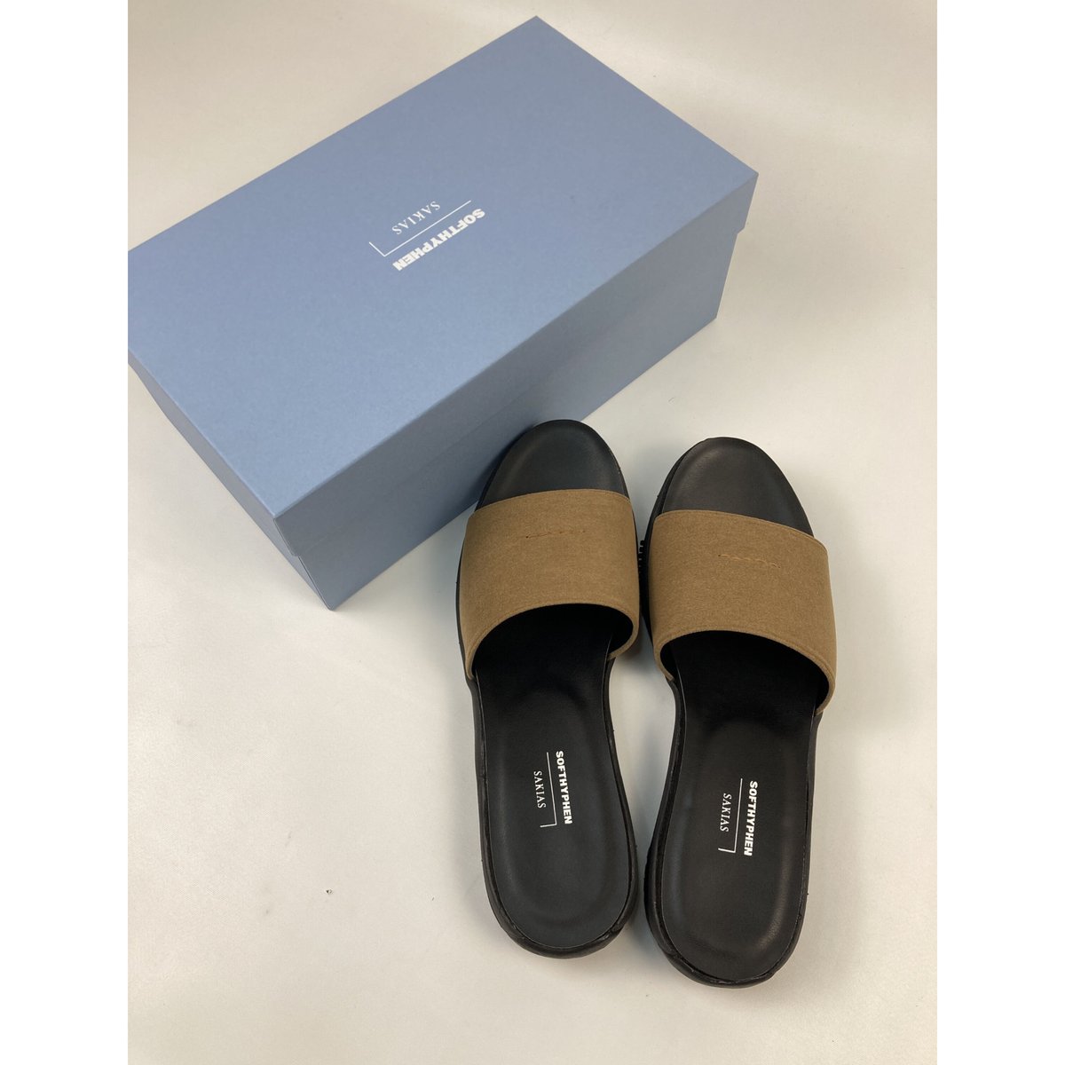 SOFTHYPHEN / SAKIAS 5STITCHES SANDALS | glitter