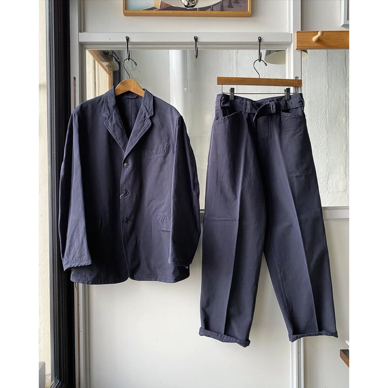 COMOLI 製品染 ベルテッドパンツ | Less Higashikawa