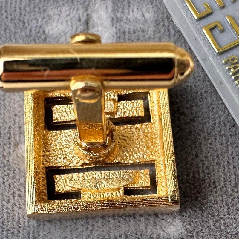 ジバンシィGIVENCHY 4G ロゴ カフス ゴールド 真鍮 金 カフリンクス