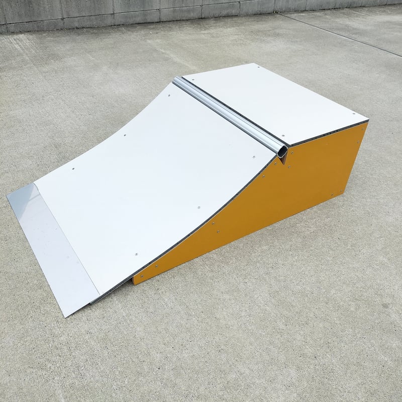 すぐにお届け 送料込 スケボーランプ 完成品 高さH300mm 新品 | rental