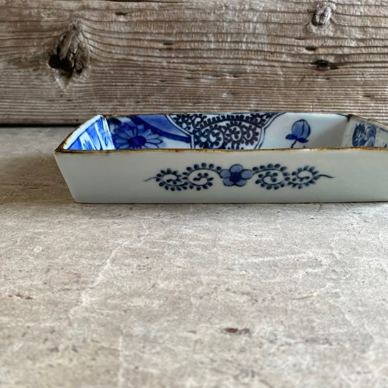 伊万里焼 寛右衛門窯 タコ唐草箱皿 | MatsuBokkuri