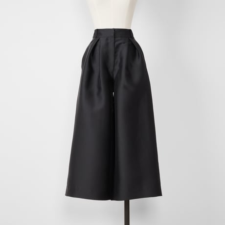 CATEGORY BOTTOMS | HEVE