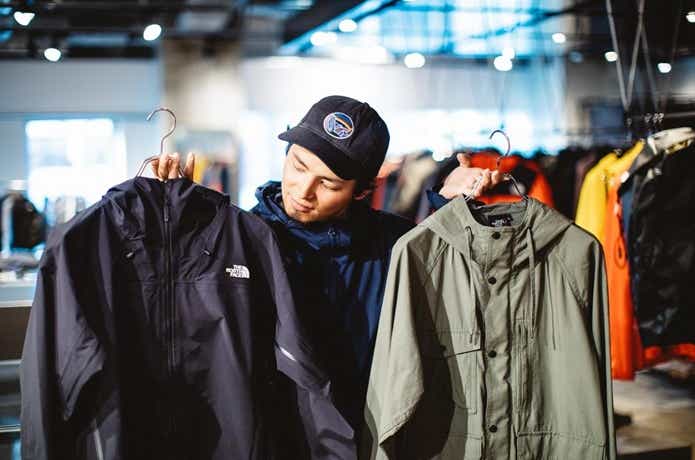 防水シェルか、難燃マウンパか。さあノースフェイス好きならどっち着る