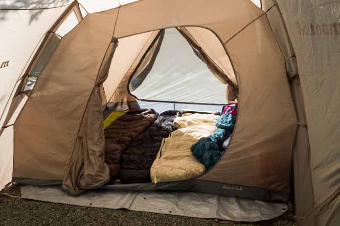 ワークマン新作】上位モデルが登場！真冬もOKと噂の格安シュラフを比較