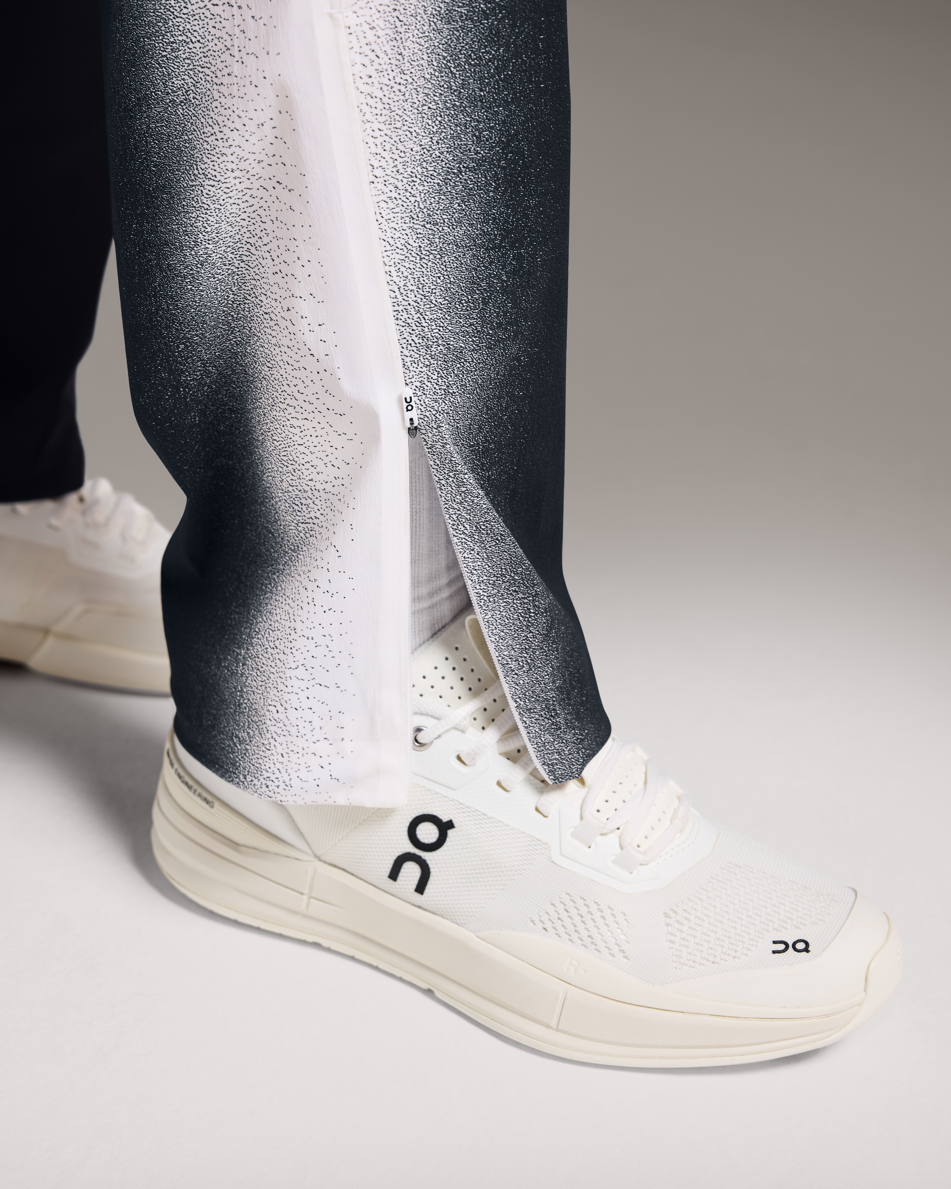 Men's Court Track Pants | Black & White | On United States