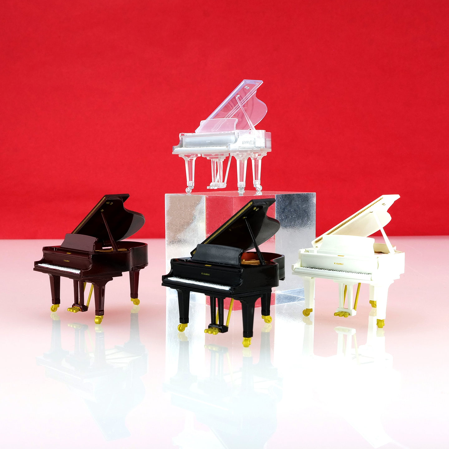 YOSHIKI愛用の透明版も！ カワイのグランドピアノがミニチュアに