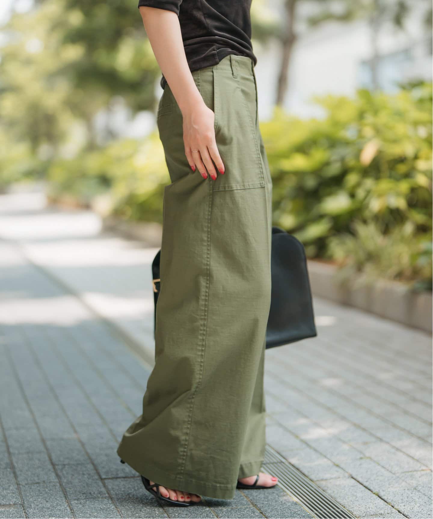 バックサテンカーゴワイドパンツ（カーゴパンツ）｜Spick and Span
