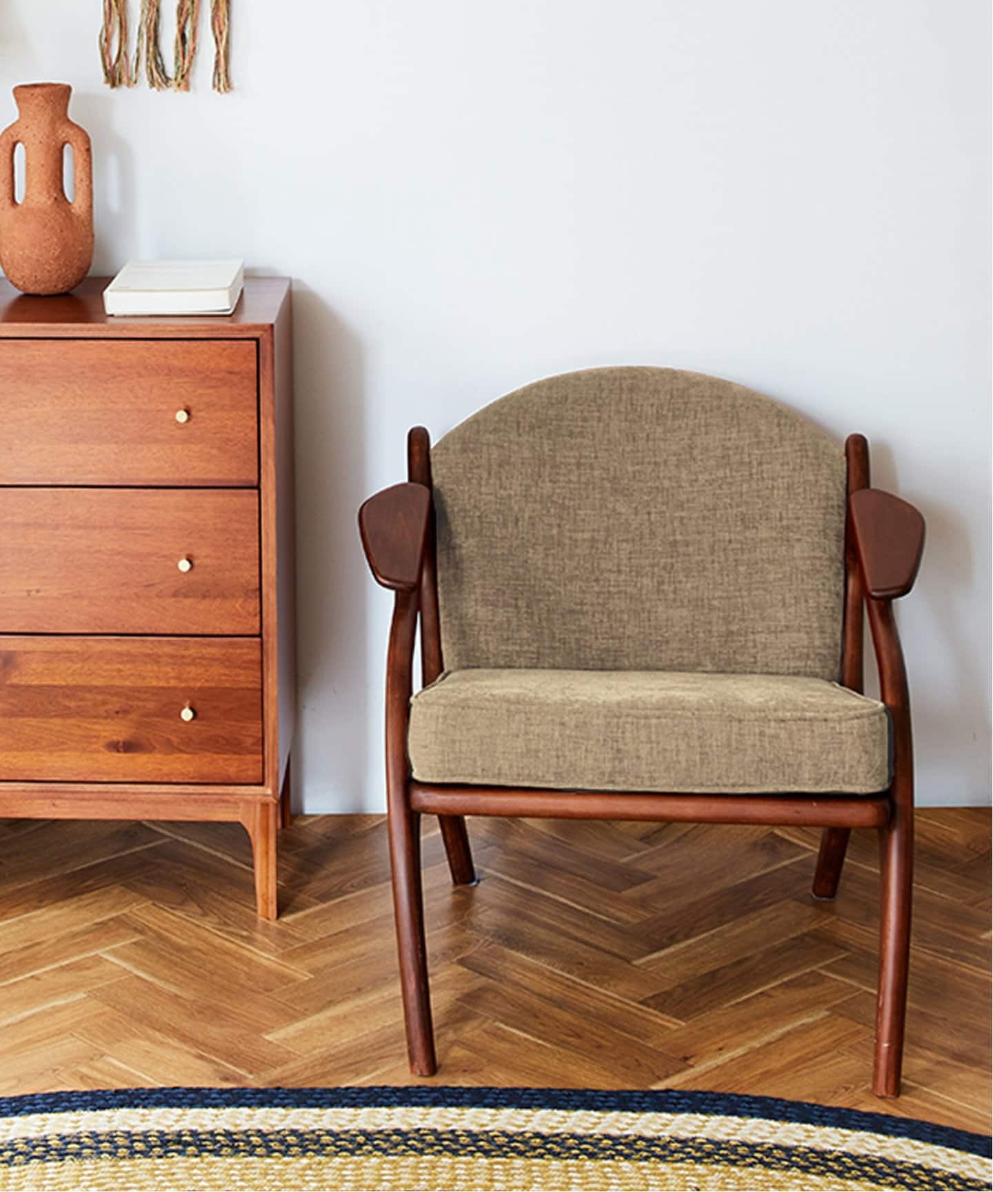 アートピースのような曲線美、新作「MADISON SOFA / マディソンソファ