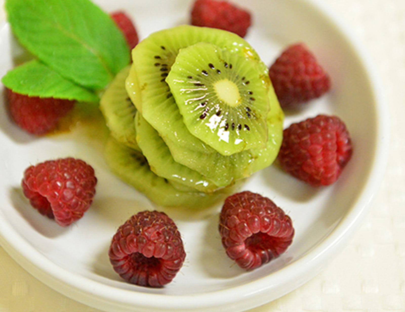 Kiwi Fruit in Gingered Syrup — Melissas Produce