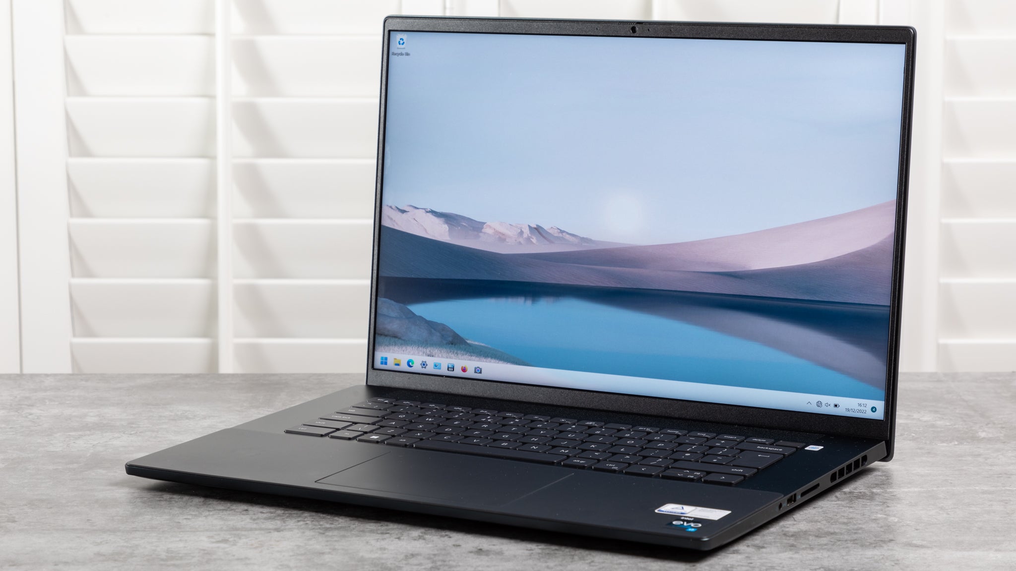 Dell Inspiron 16 Plus 7620 review: Dell's jack of all trades gets