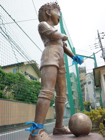 キャプテン翼」像にミサンガ－葛飾の公園からW杯応援、日本にエール