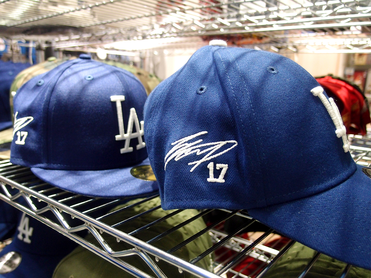 大谷翔平選手のドジャース「サイン刺しゅう入りキャップ」 - 名駅経済新聞