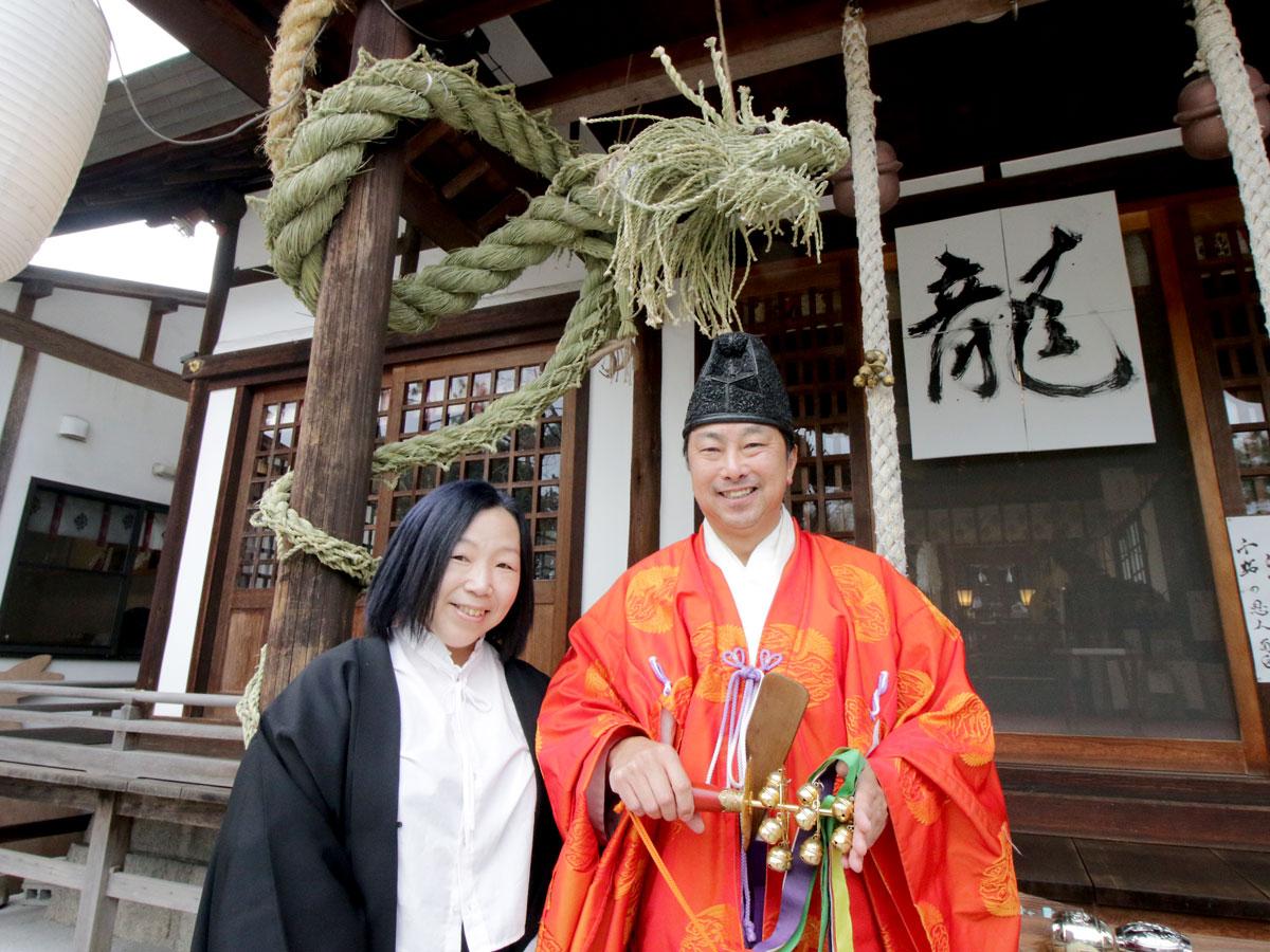 岡山・藤田神社で龍のしめ縄アート奉納 制作に興陽高校生も参加 - 岡山
