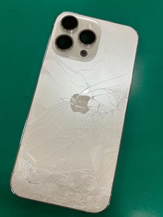 iPhone14 Pro Max 背面割れ修理】データそのまま・高品質パーツで丁寧