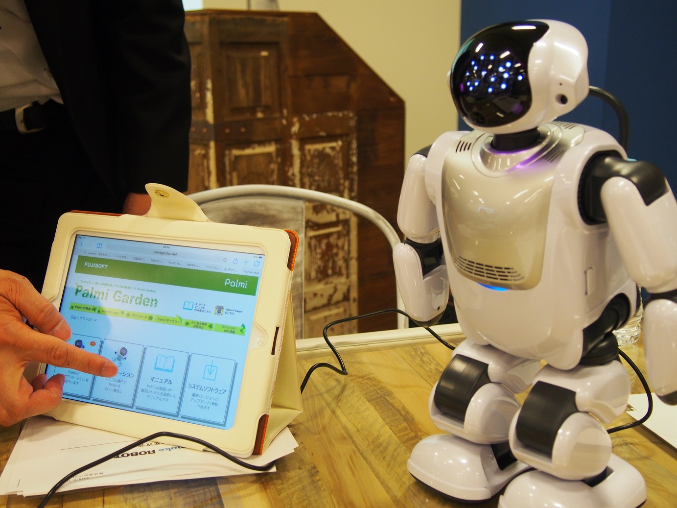 コミュニケーションロボ「パルミー」アプリ開発環境公開―ストアも10
