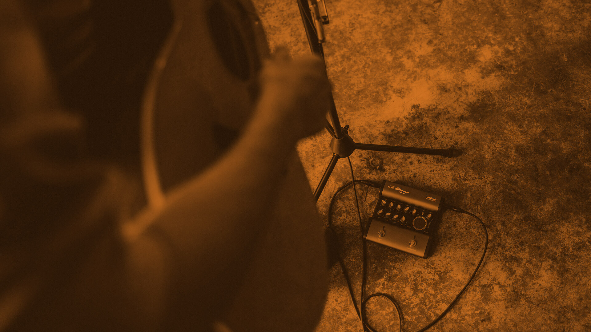 Venue DI Acoustic Guitar Preamp + DI — LR Baggs