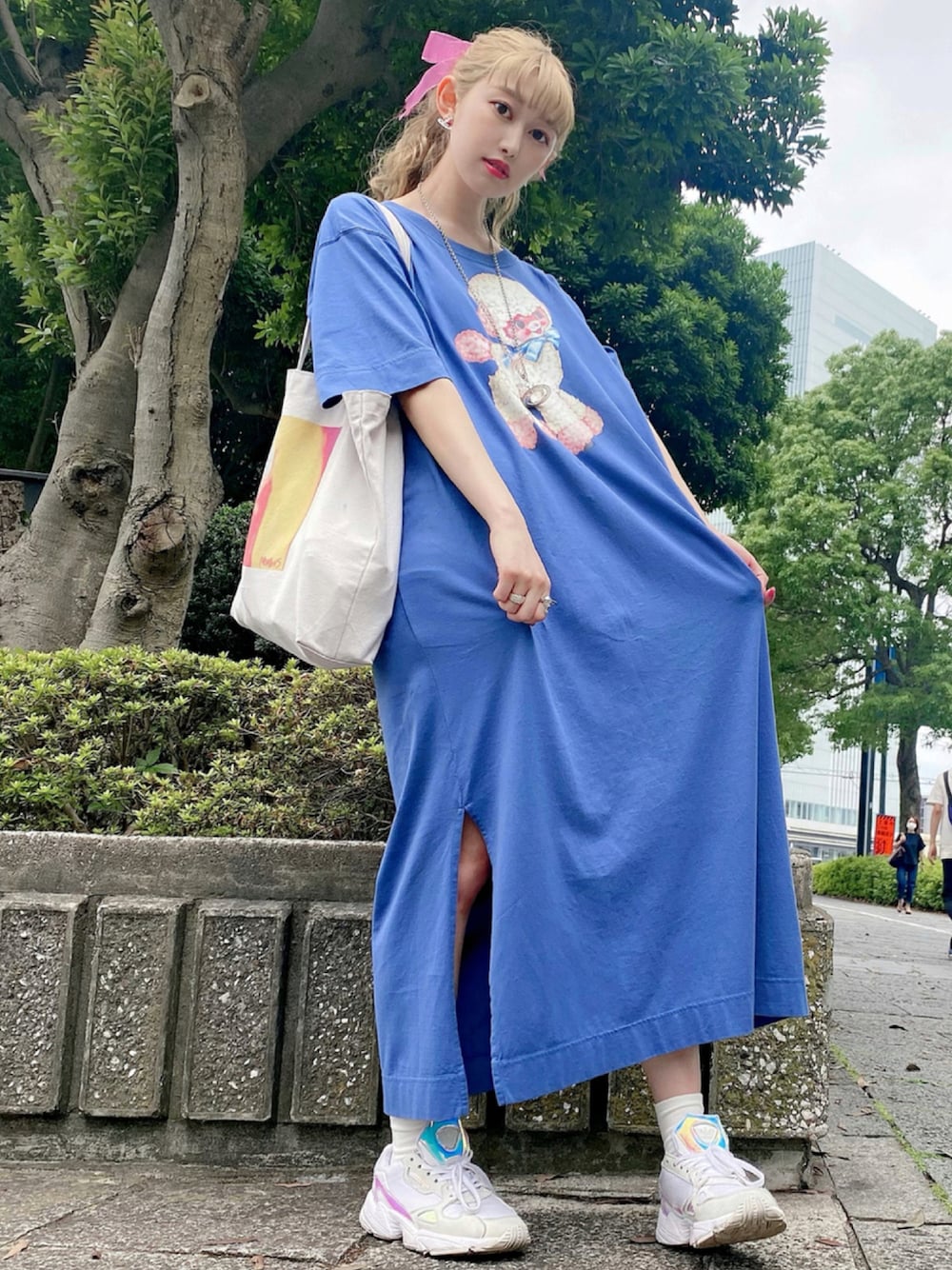 Vivienne Westwoodのワンピース（ブルー系）を使った人気ファッション