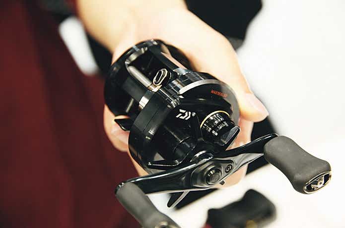 18リョウガは神感度！？「巻き特化型」の丸形リールがデビュー