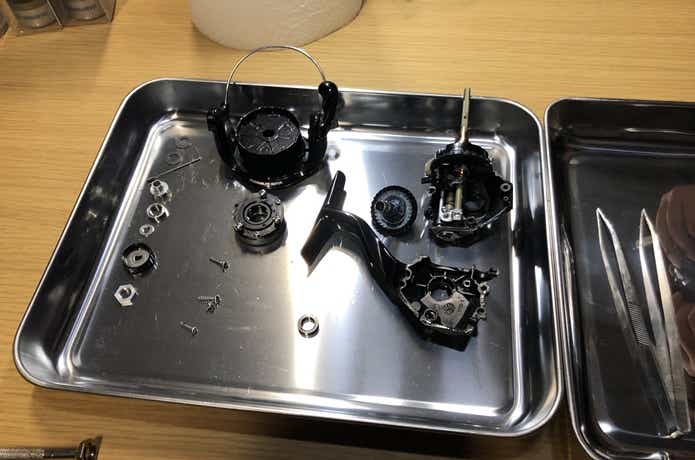 リールをメンテナンスせずに放置した結果、内部はとんでもないことに