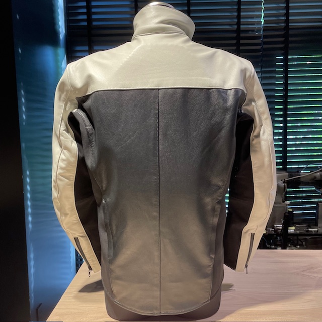 秋にオススメ！K-0724 クロスオーバーライトジャケットをご紹介